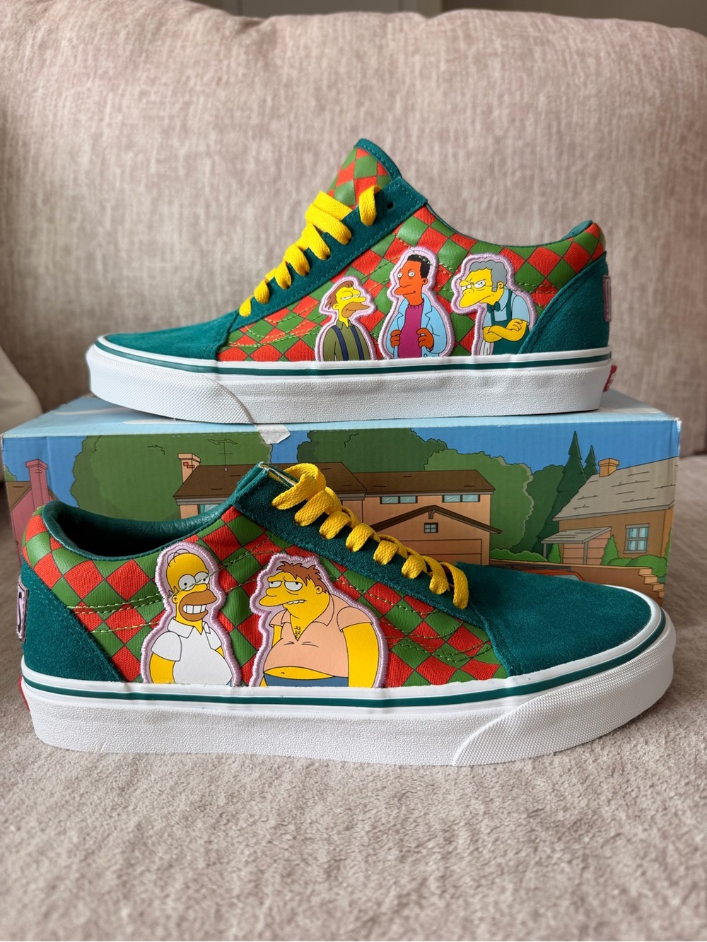 The Simpsons Vans Collab 2020 “Moes Tavern Old Skool” - Picture 1 of 8